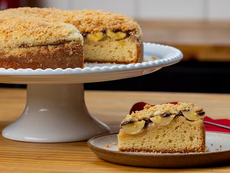 Cuca de Banana com Chocolate - Linha Cuca