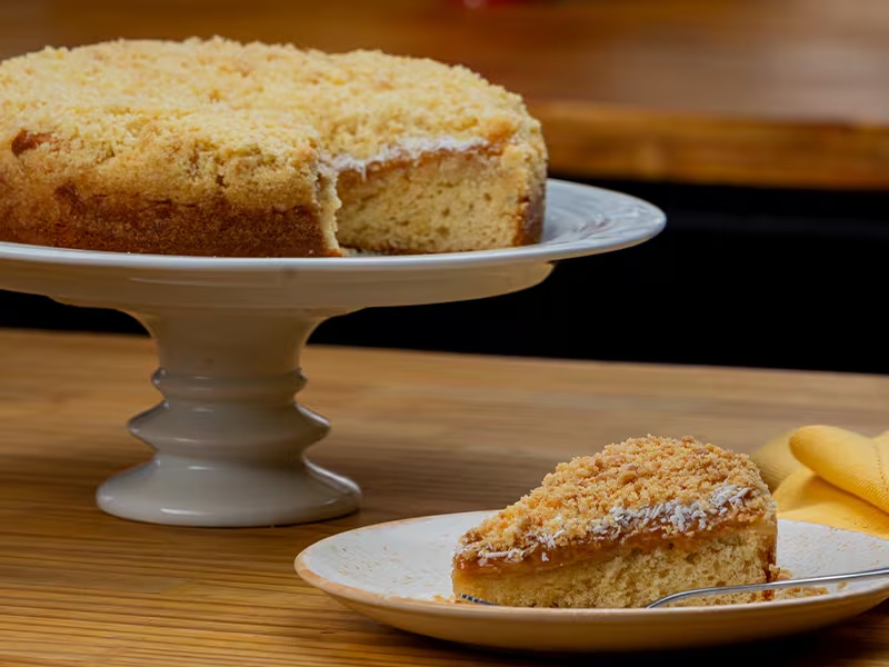 Cuca de Doce de Leite com Coco - Linha Cuca